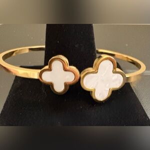 Beautiful Elegant Stainless Steel Gold and White Clover Bangle, NEW!